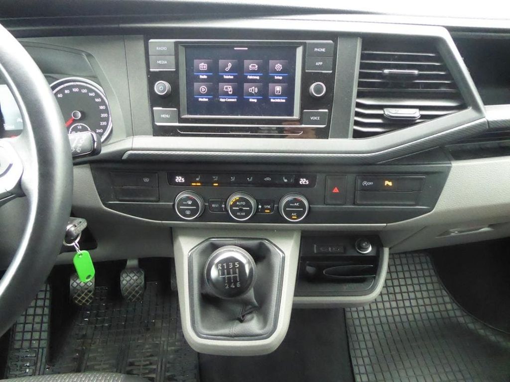 Volkswagen T6 Caravelle 2024