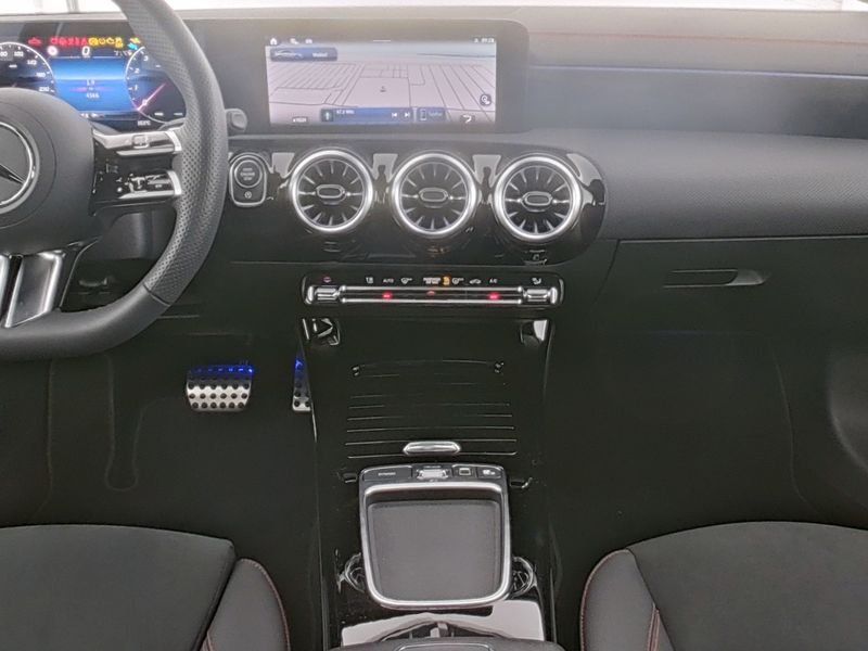Mercedes-Benz CLA 200 2025
