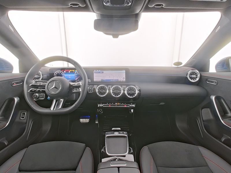Mercedes-Benz CLA 200 2025