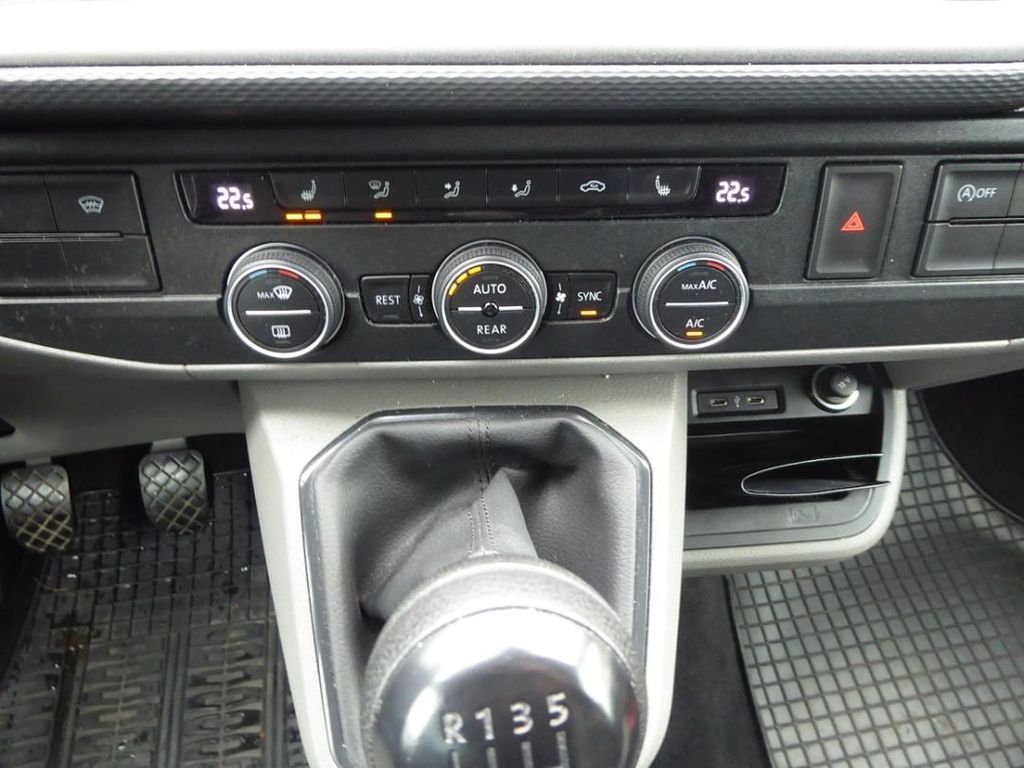 Volkswagen T6 Caravelle 2024