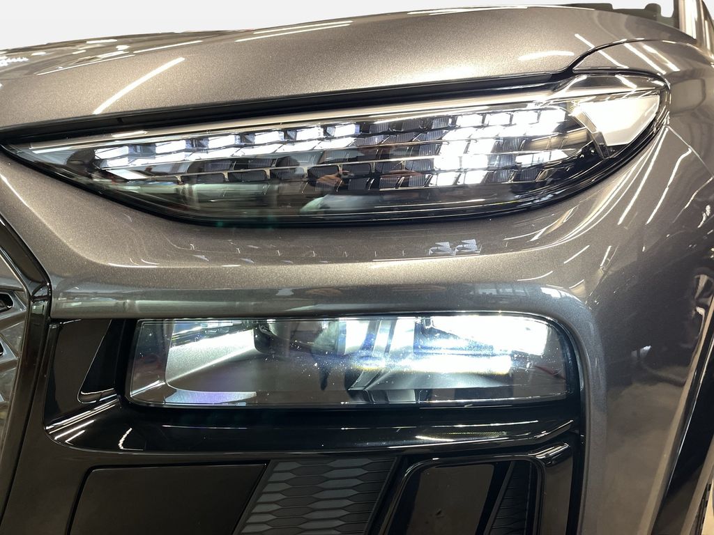 Audi Q6 e-tron 2025