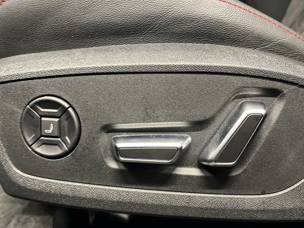 Audi Q6 e-tron 2025