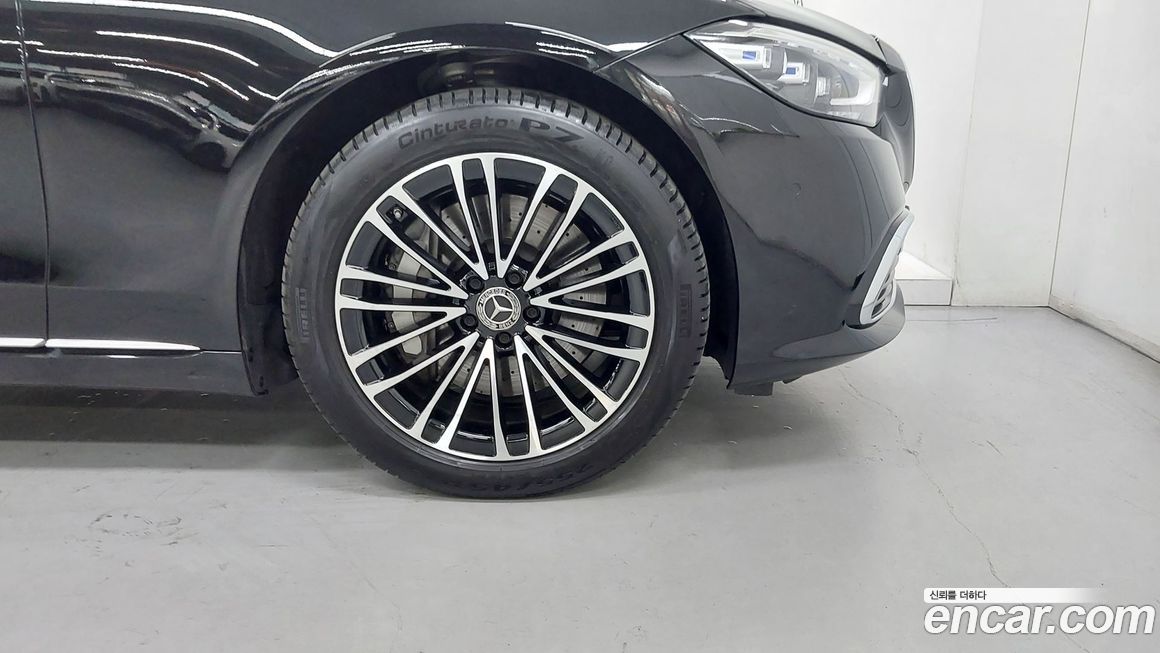 Mercedes-Benz S-Class 2025