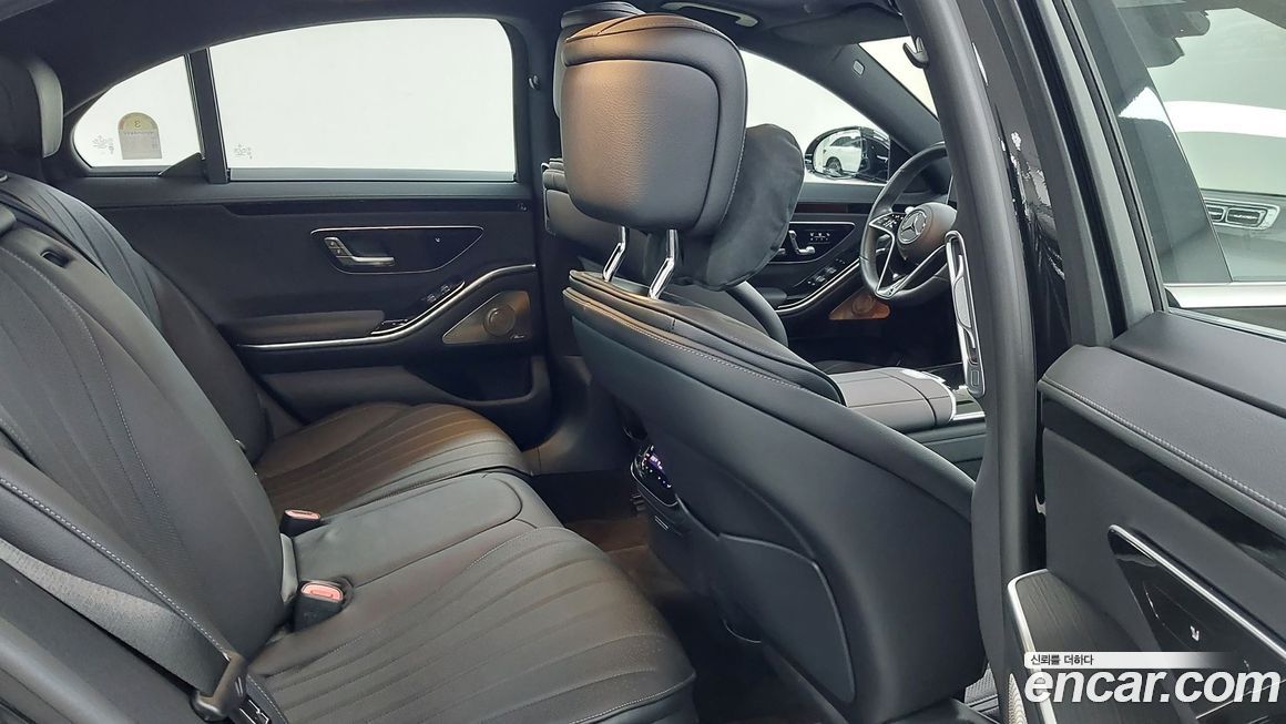 Mercedes-Benz S-Class 2025