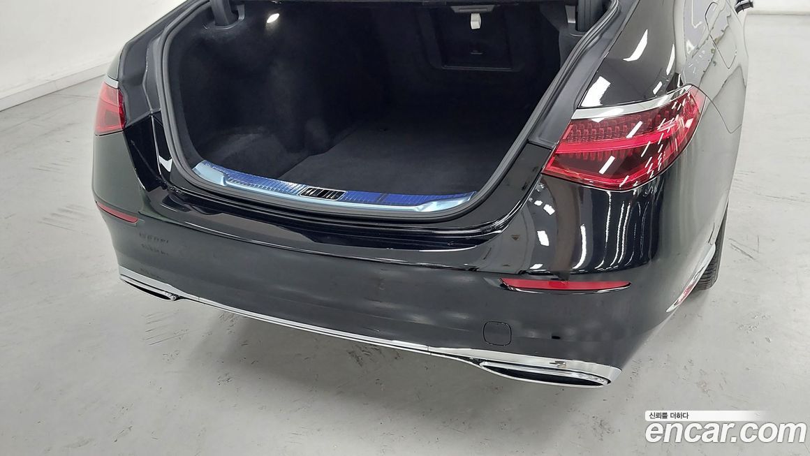 Mercedes-Benz S-Class 2025