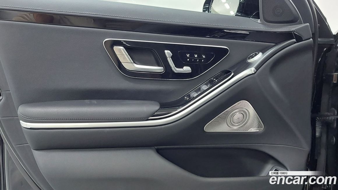 Mercedes-Benz S-Class 2025