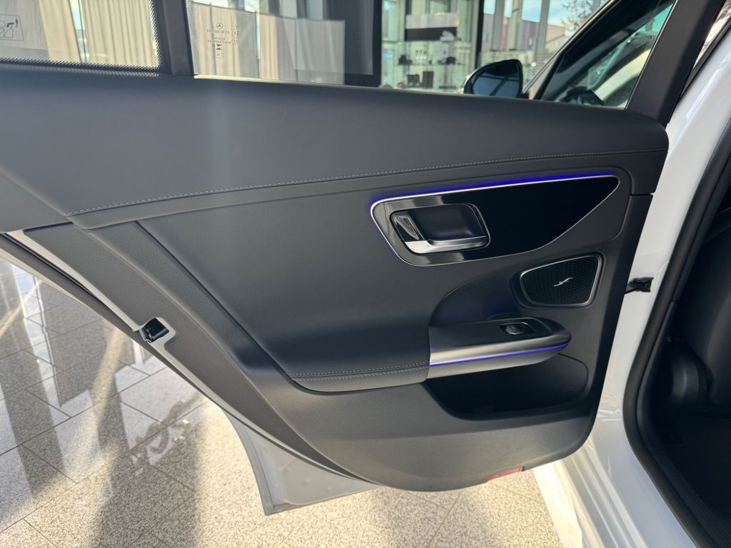 Mercedes-Benz C 300 2025
