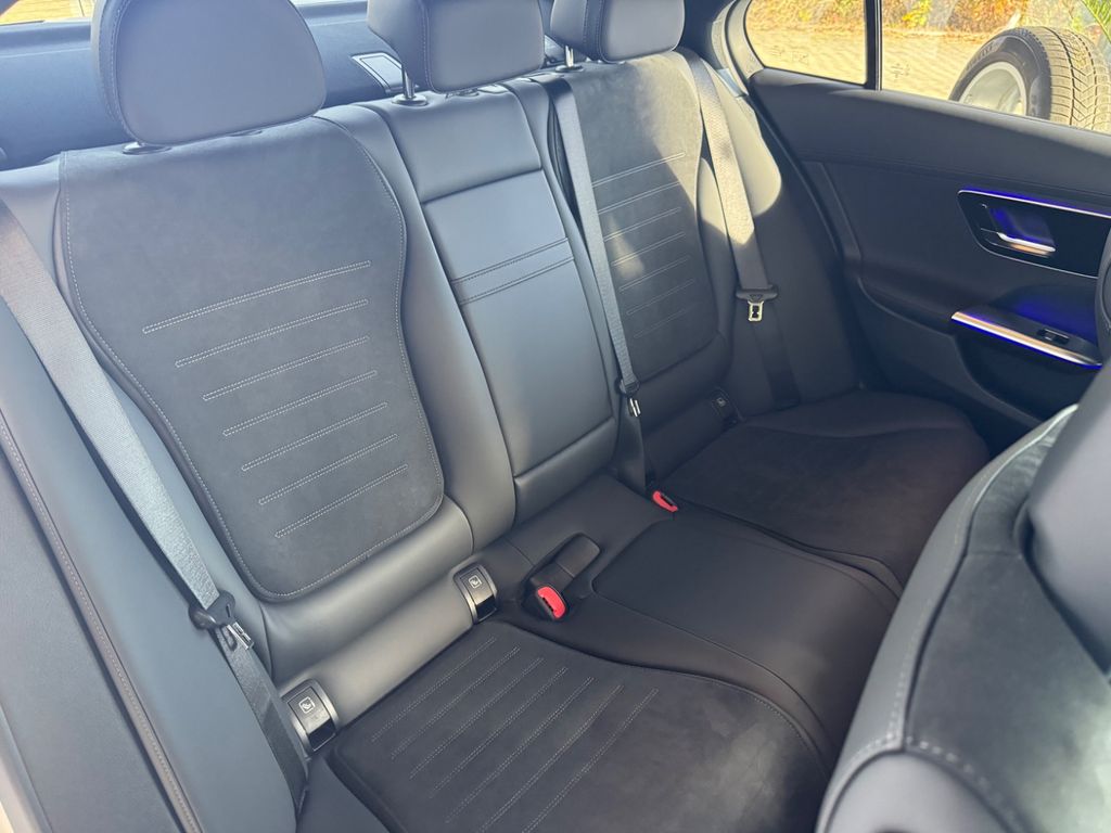 Mercedes-Benz C 300 2025