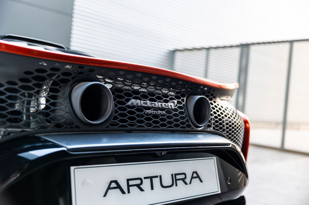 McLaren Artura 2025