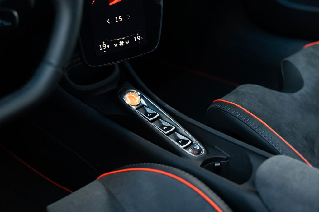 McLaren Artura 2025