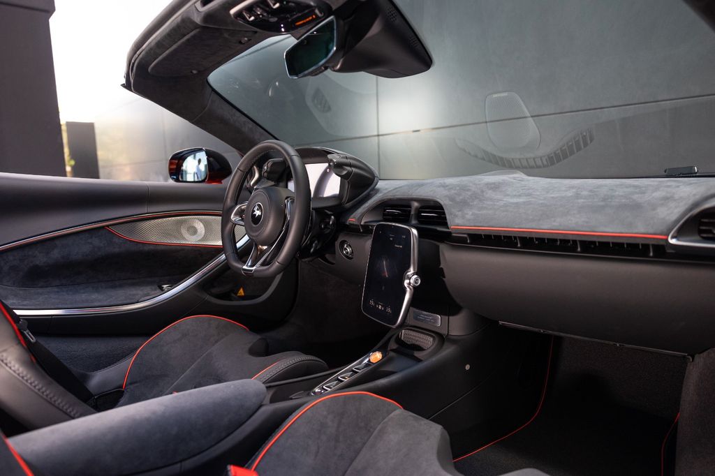 McLaren Artura 2025