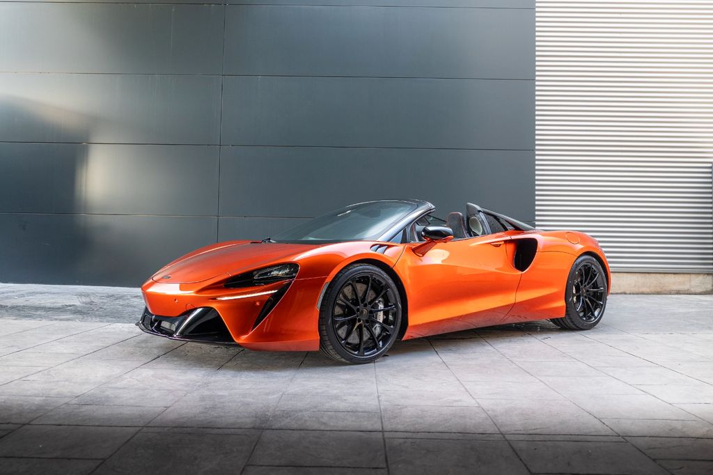 McLaren Artura 2025