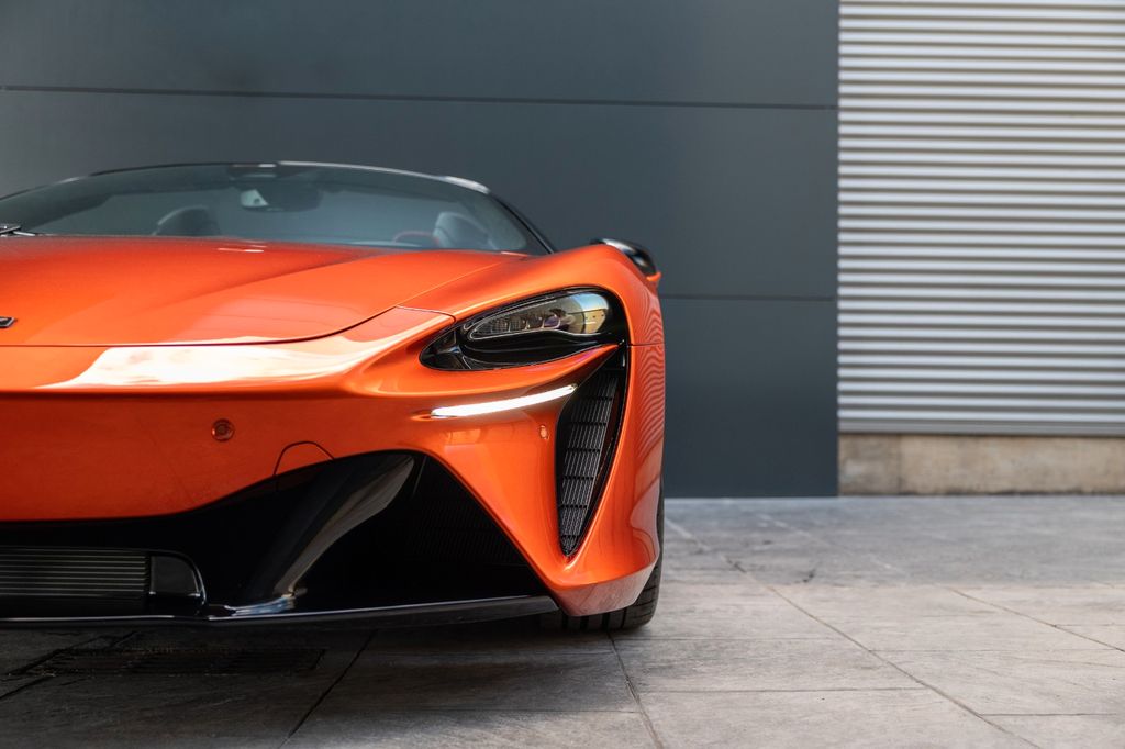 McLaren Artura 2025