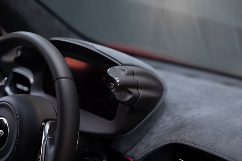 McLaren Artura 2025