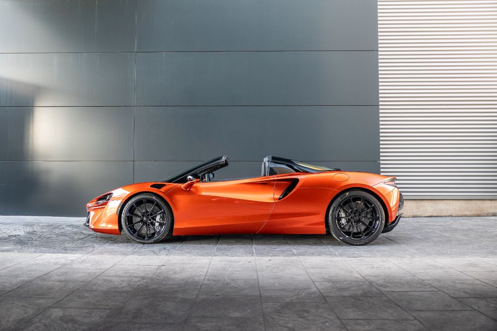 McLaren Artura 2025