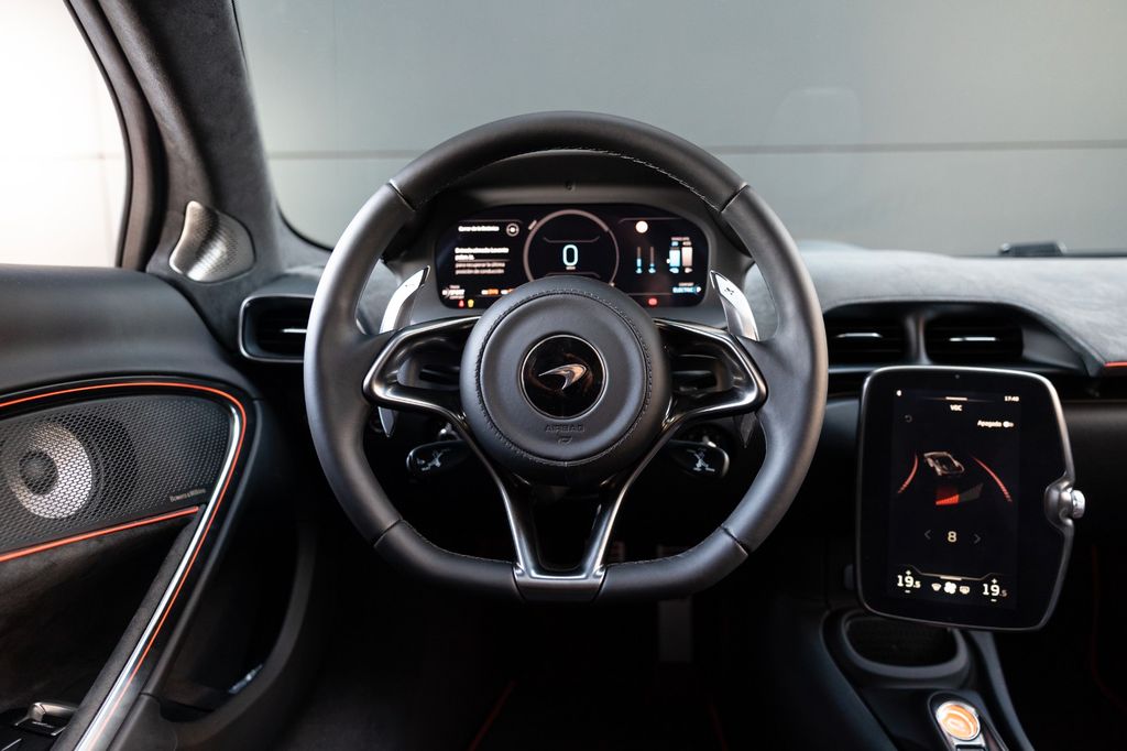 McLaren Artura 2025