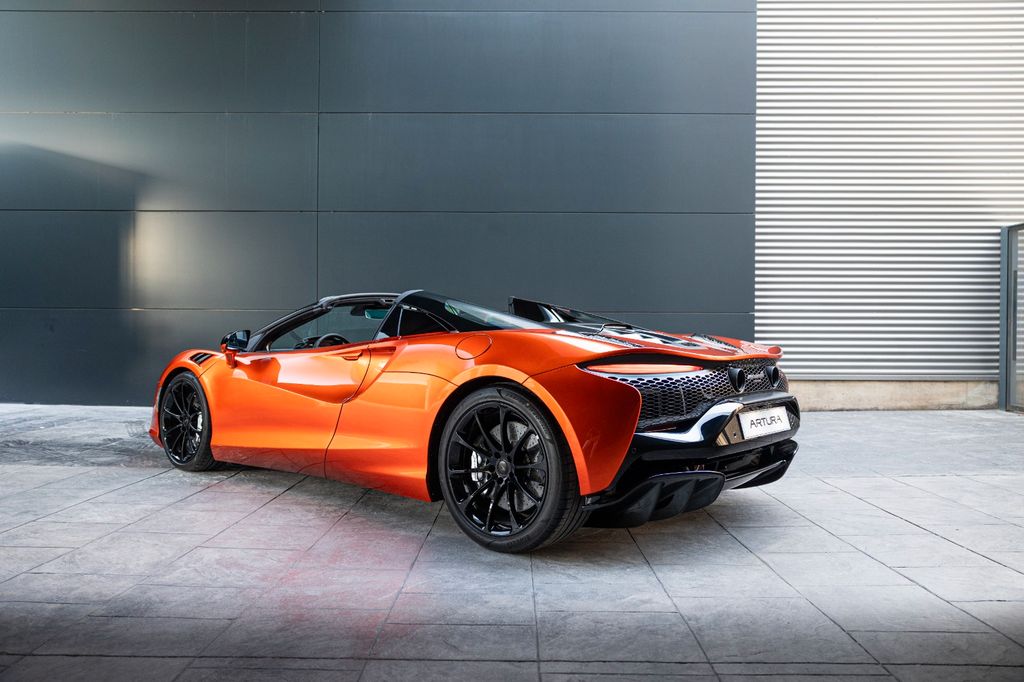 McLaren Artura 2025