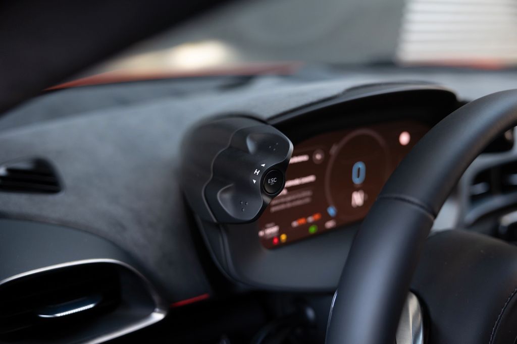 McLaren Artura 2025