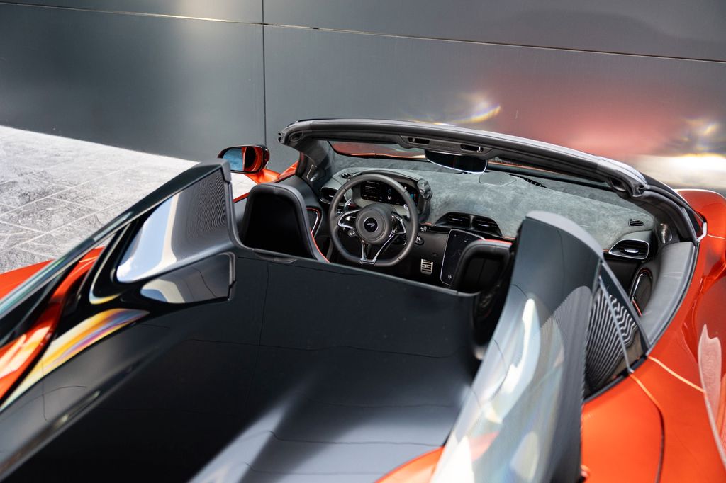 McLaren Artura 2025