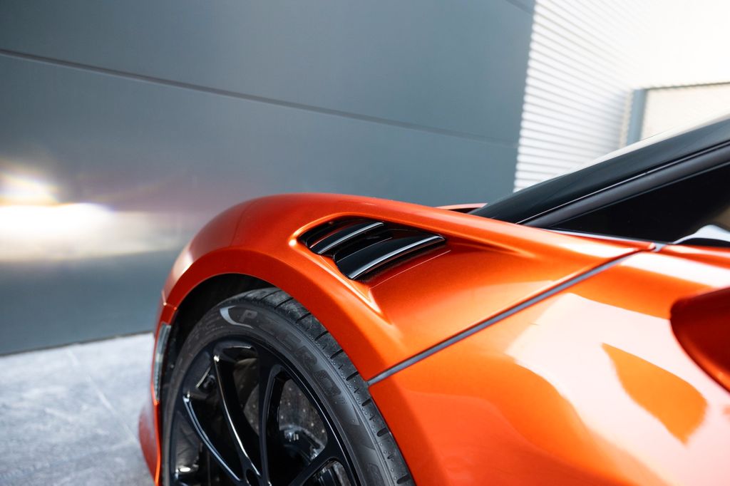 McLaren Artura 2025