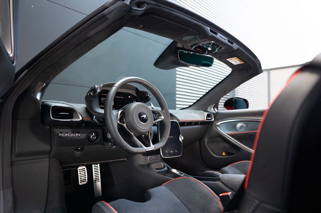McLaren Artura 2025