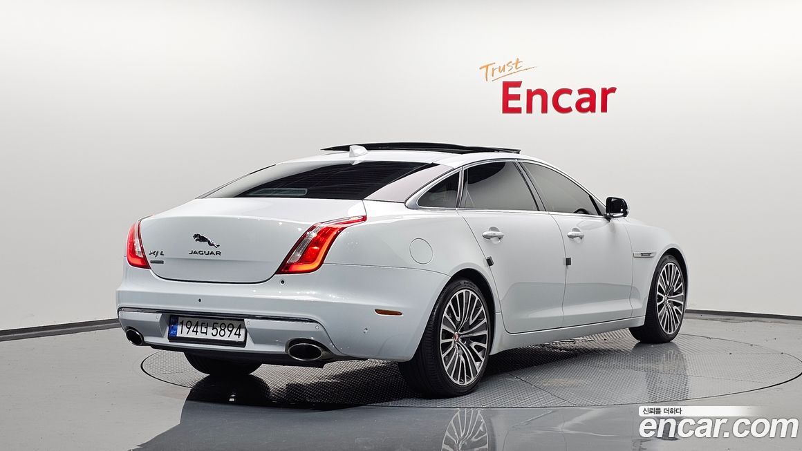 Jaguar XJ 2016