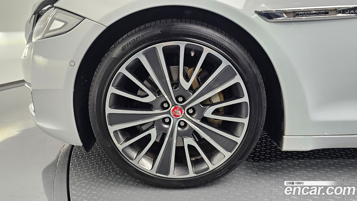 Jaguar XJ 2016