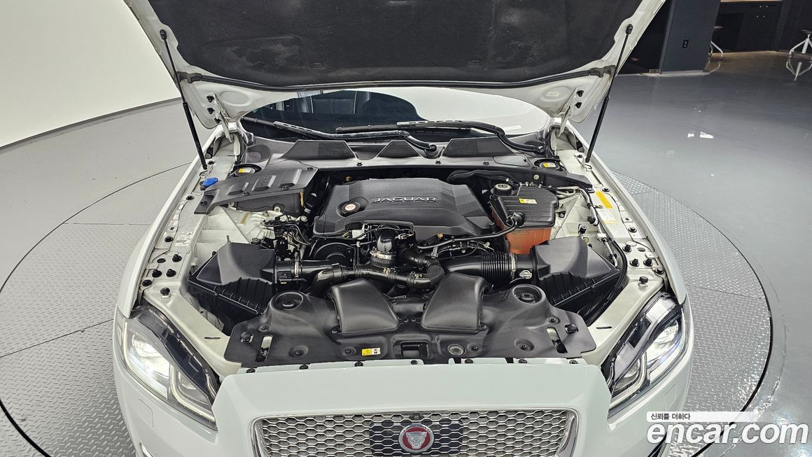 Jaguar XJ 2016