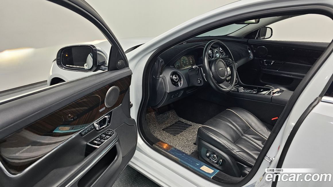 Jaguar XJ 2016