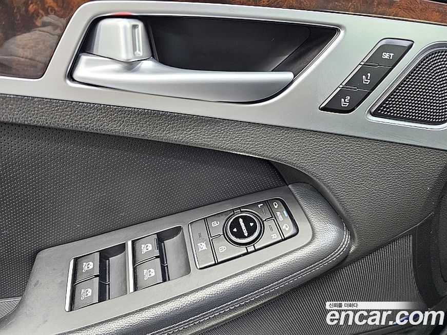 Hyundai Genesis 2016