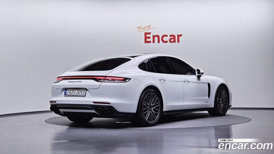 Porsche Panamera 2022