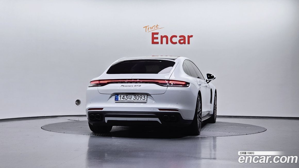Porsche Panamera 2022
