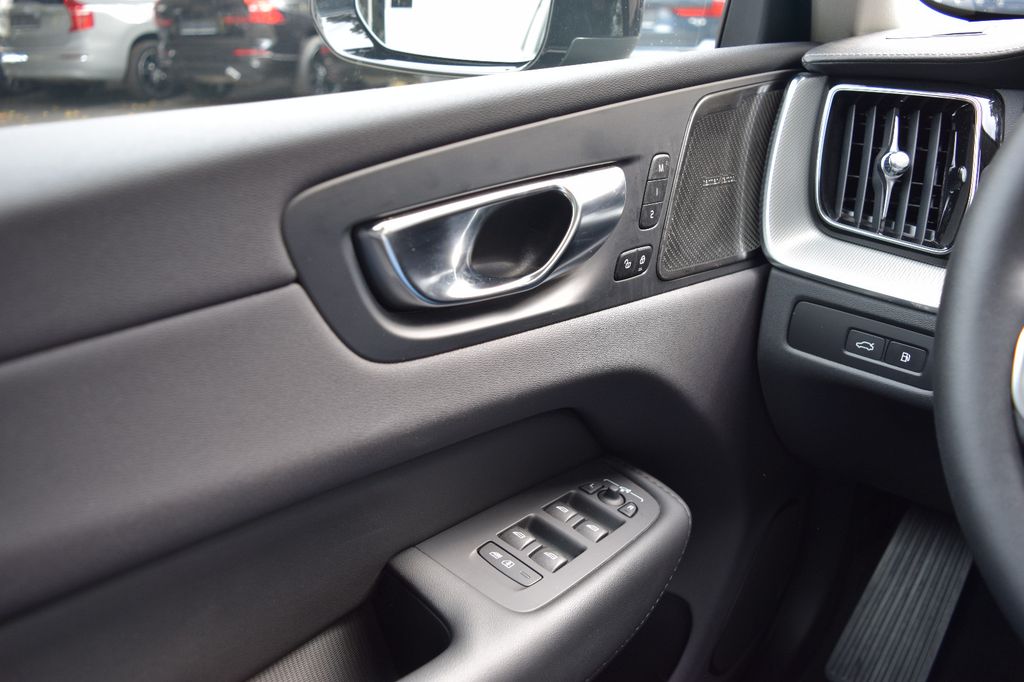 Volvo XC60 2025