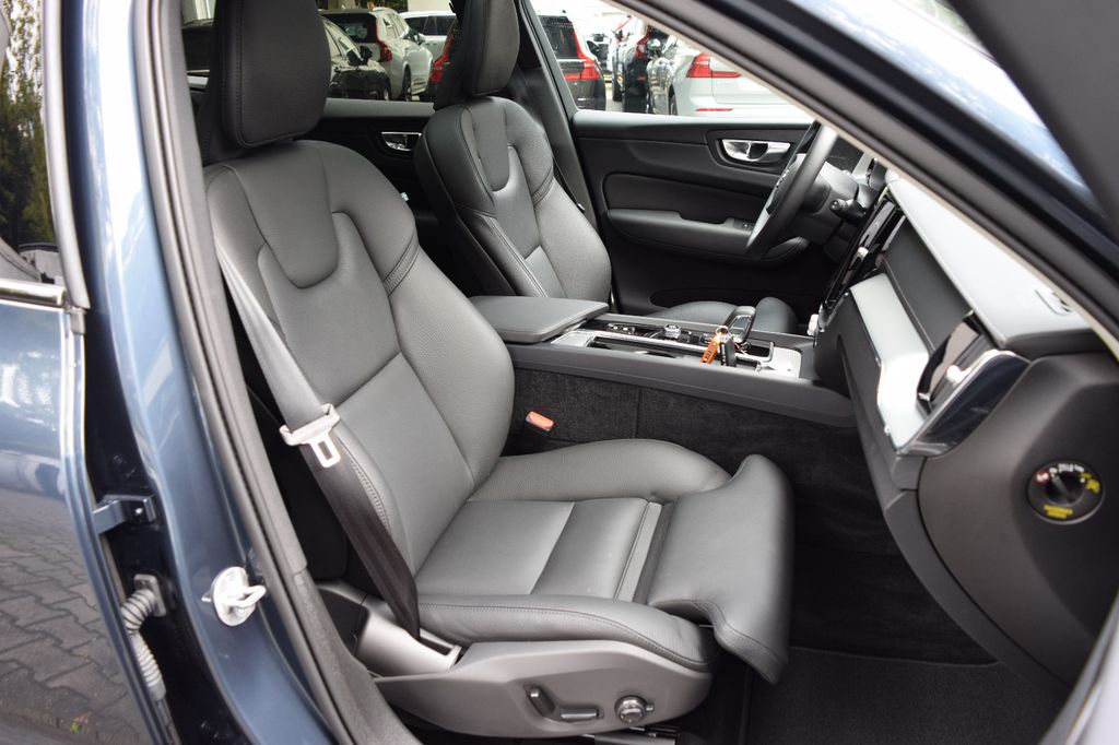 Volvo XC60 2025