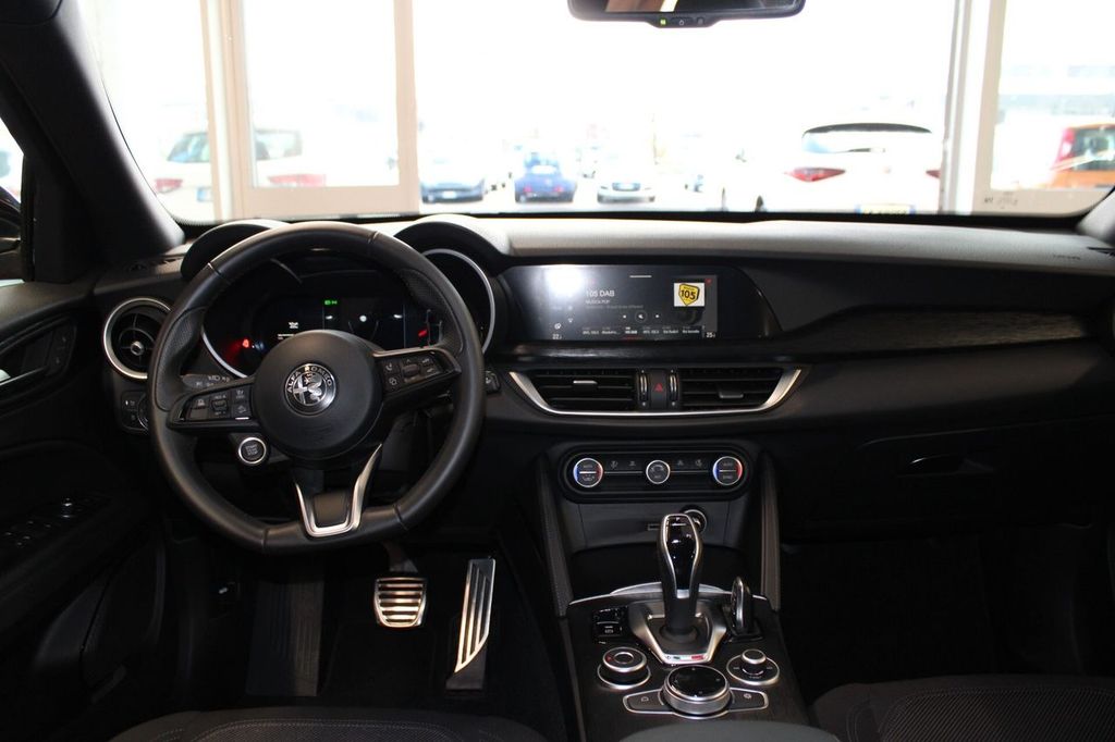 Alfa Romeo Stelvio 2023