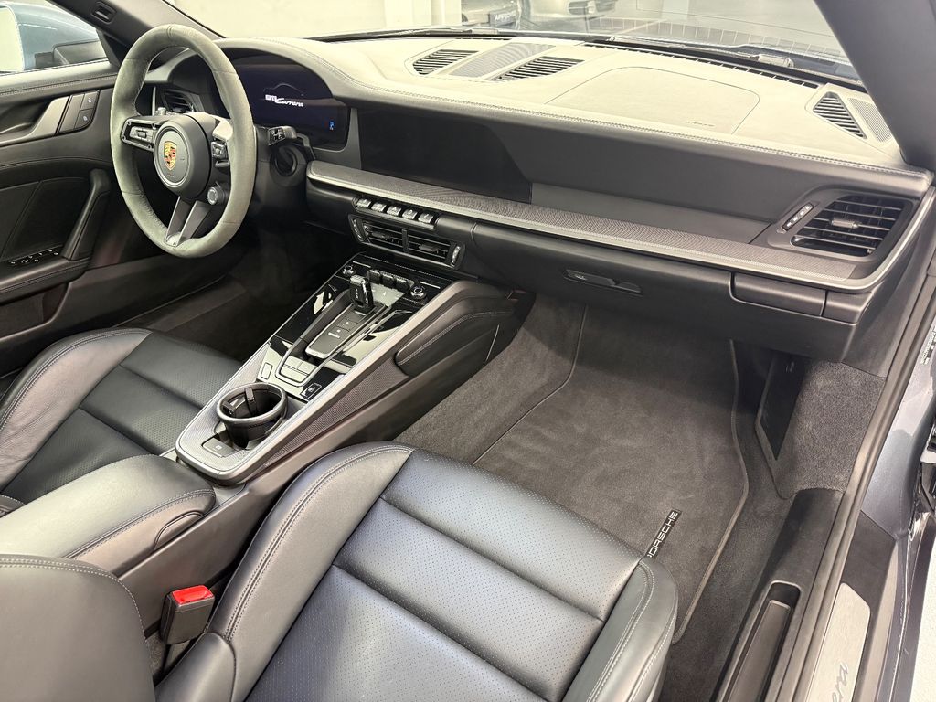 Porsche 992 2025