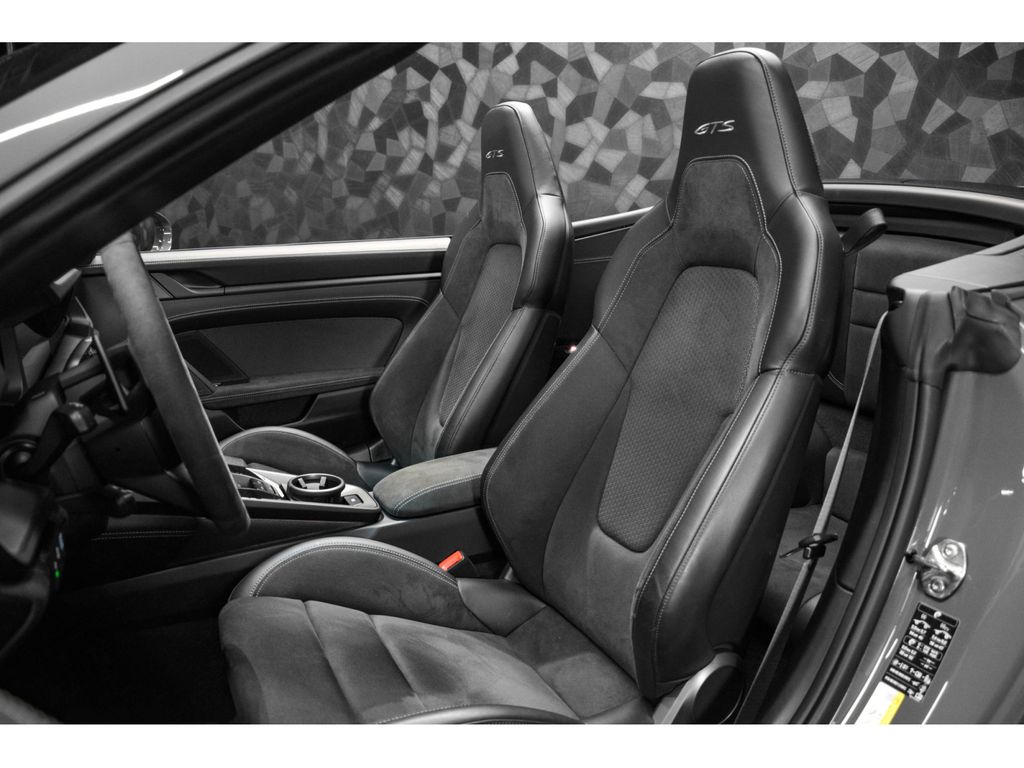 Porsche 992 2025