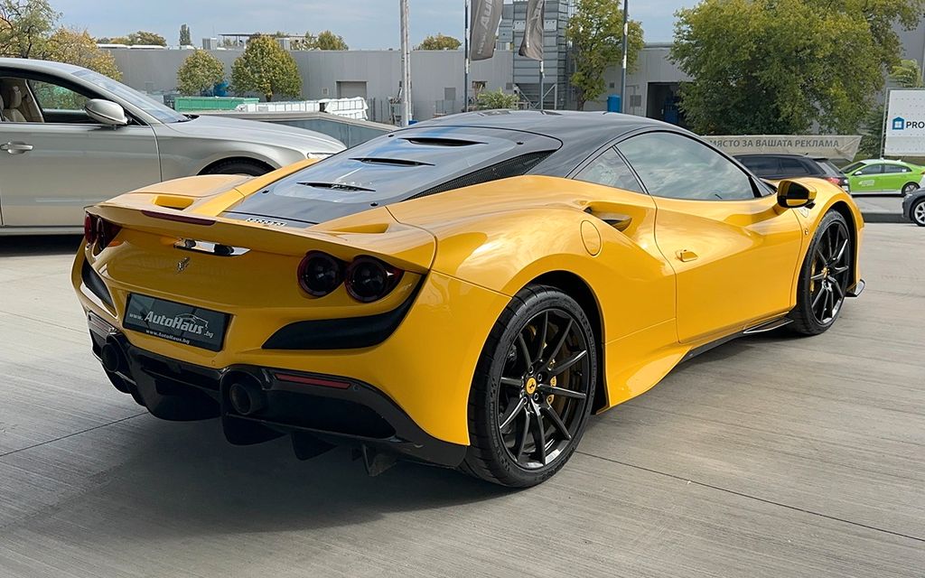 Ferrari F8 2021