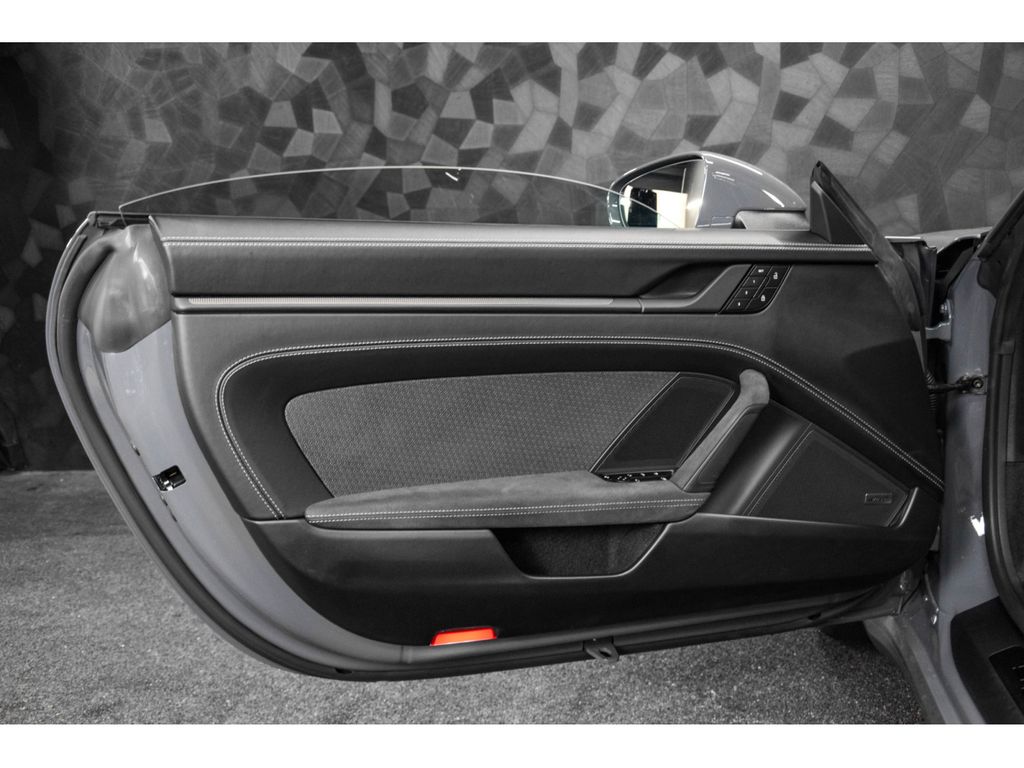 Porsche 992 2025