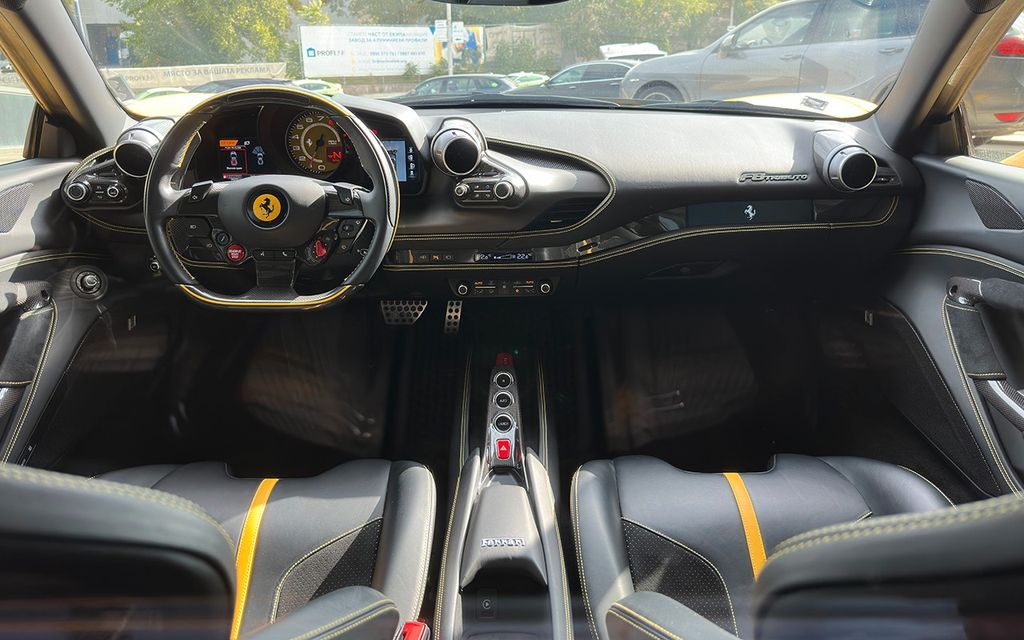Ferrari F8 2021