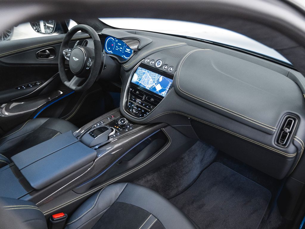 Aston Martin DBX 2024