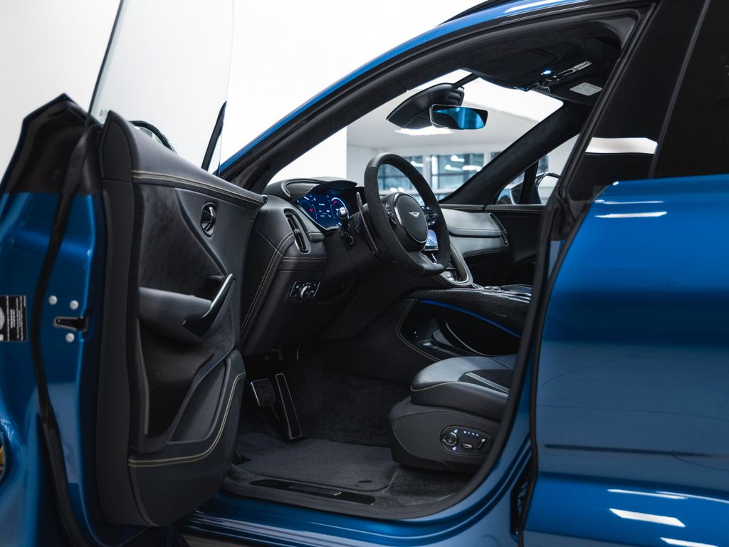 Aston Martin DBX 2024