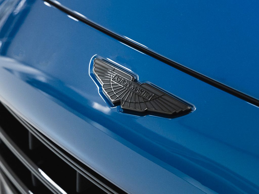 Aston Martin DBX 2024