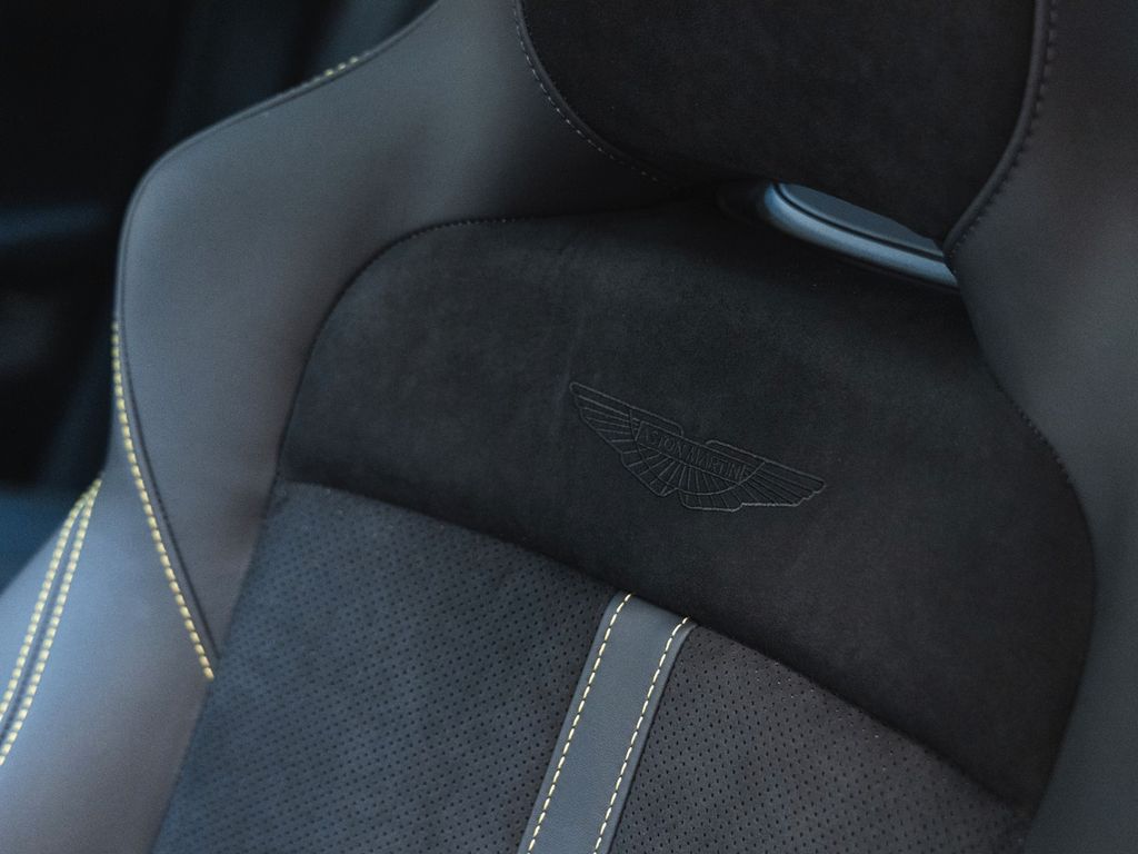 Aston Martin DBX 2024