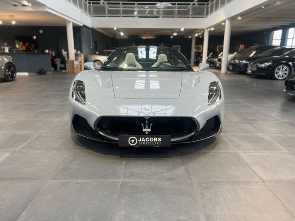 Maserati MC20 2023
