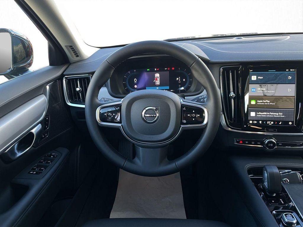 Volvo V90 2025