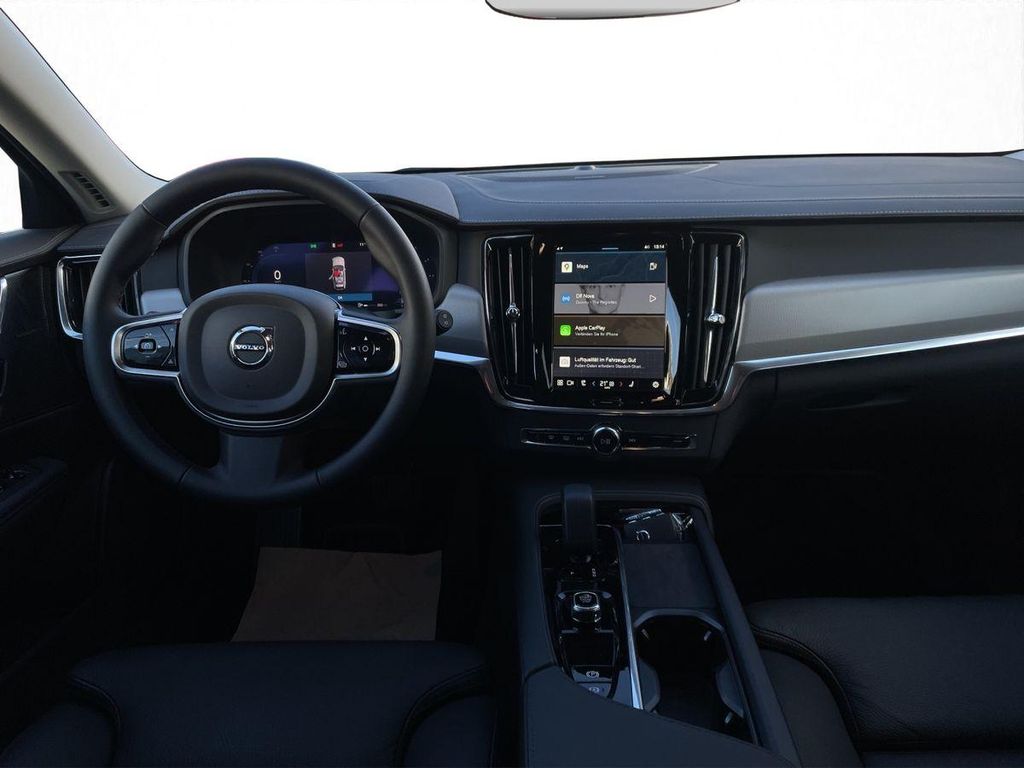Volvo V90 2025