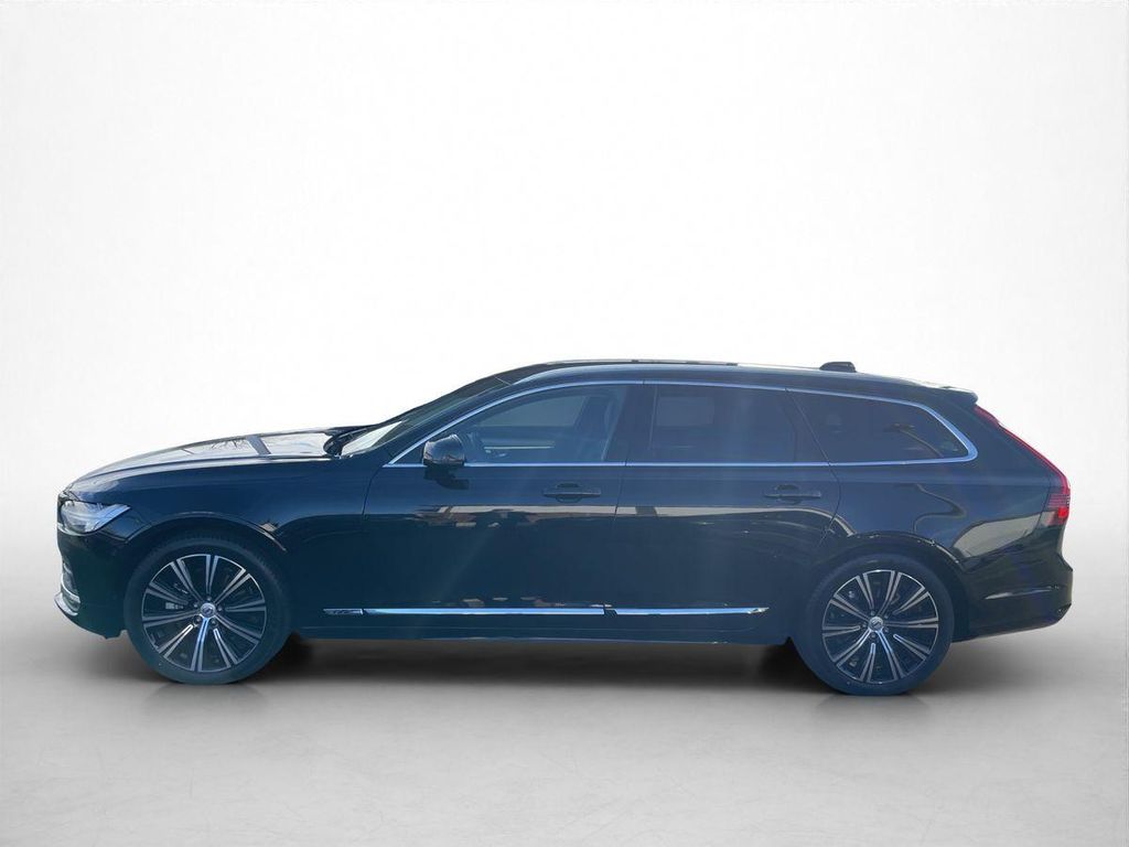 Volvo V90 2025
