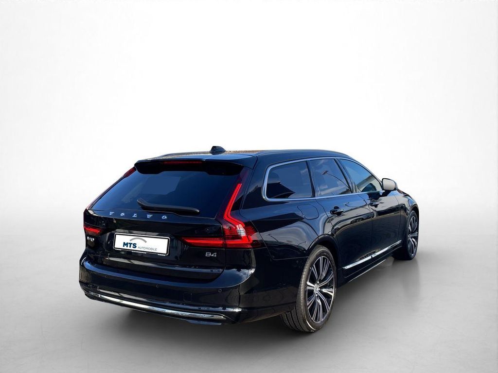 Volvo V90 2025