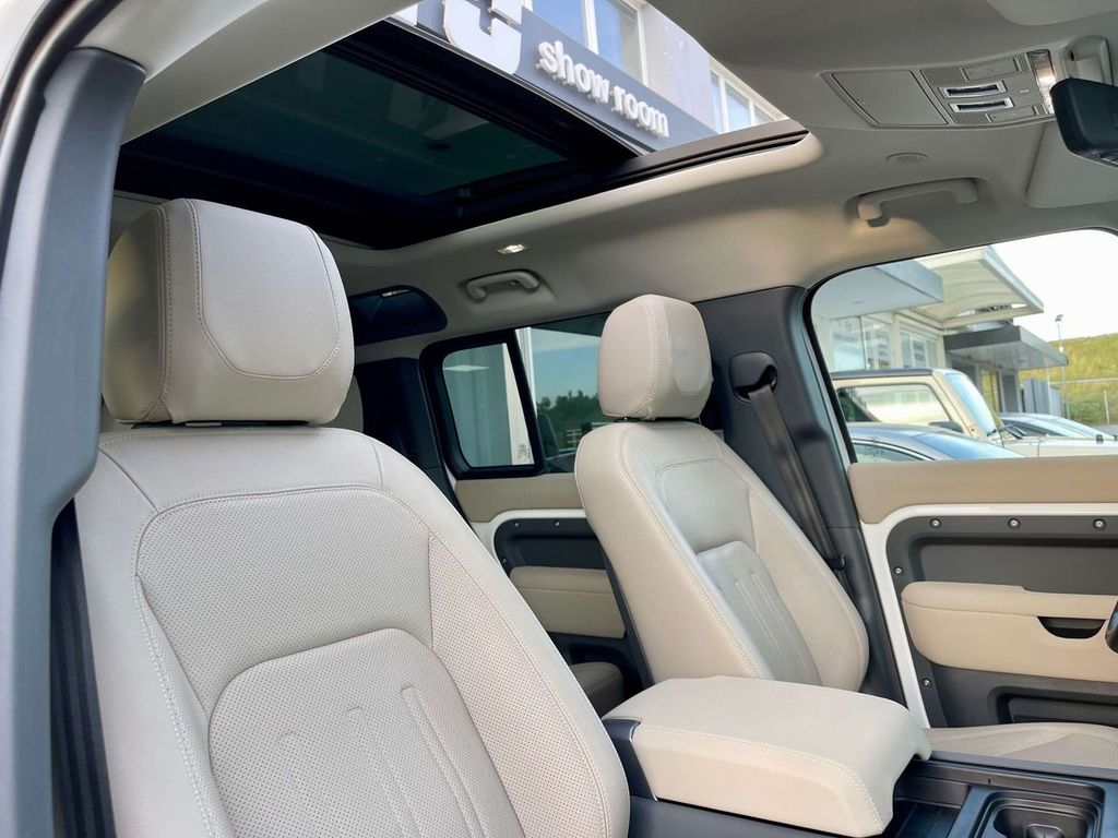 Land Rover Defender 2021